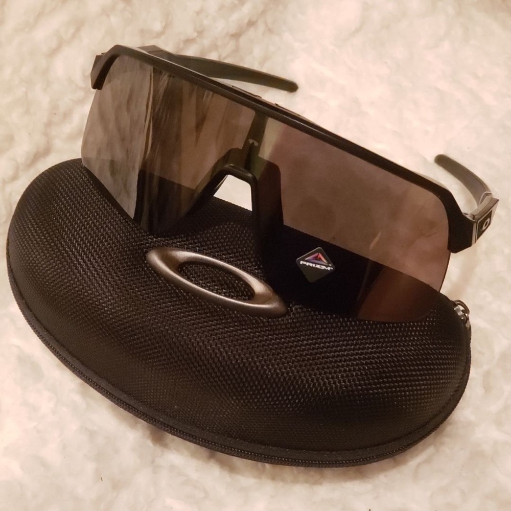 Oakley Men’s sunglasses. New & never worn. Come with case.